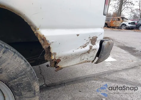 2005 Ford E-150 Commercial/Recreational z USA, uszkodzony, nr VIN 1FTRE14W05HA24837